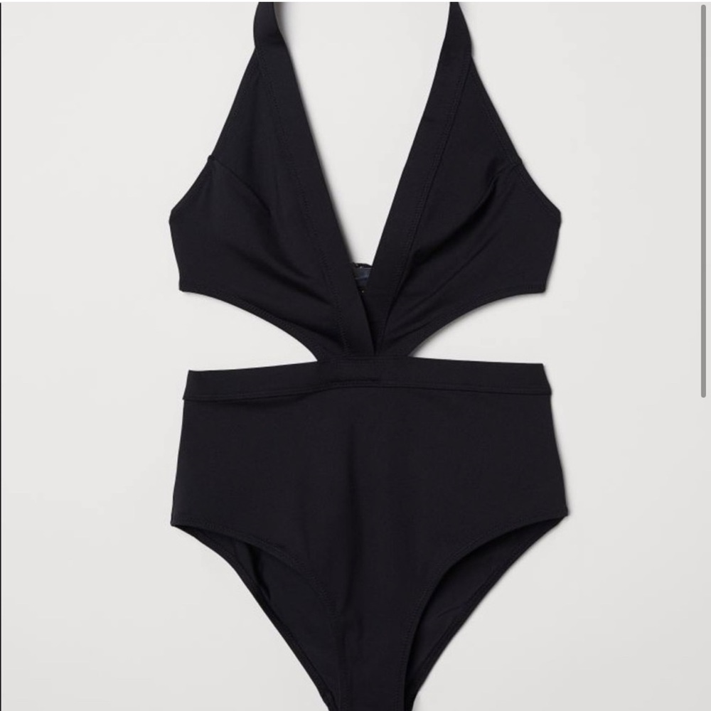 Cut-Out Swimsuit 👙 - Picture 2 of 4